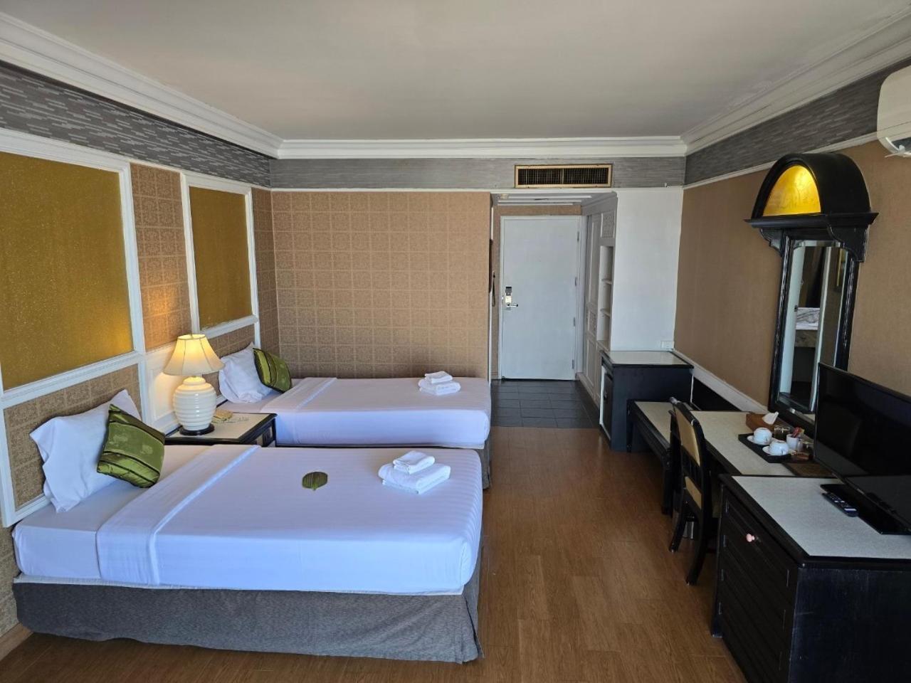 Hotel First Pacific Cirrus Pattaya Exterior foto