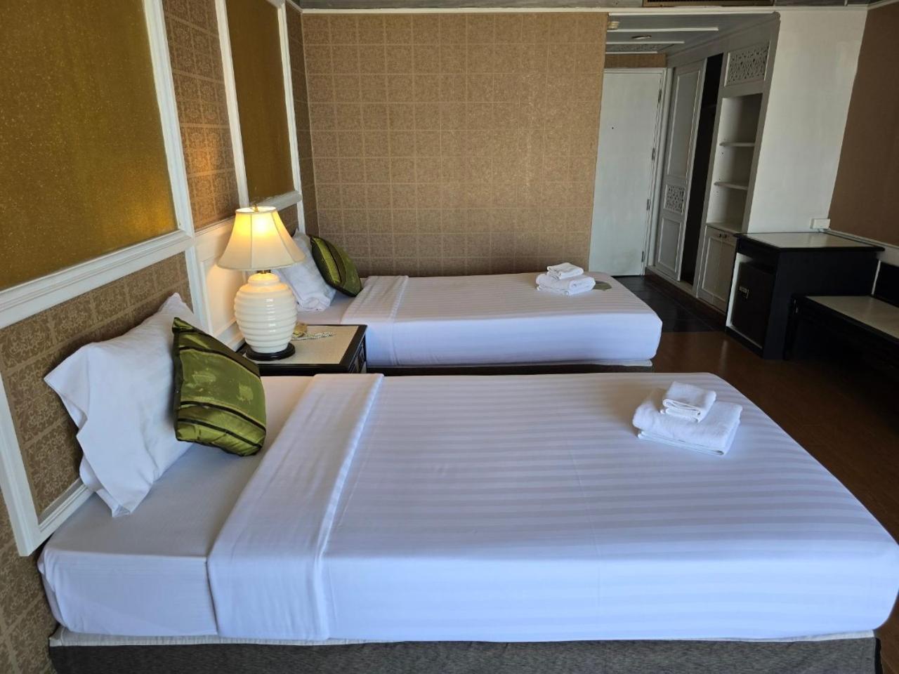 Hotel First Pacific Cirrus Pattaya Exterior foto