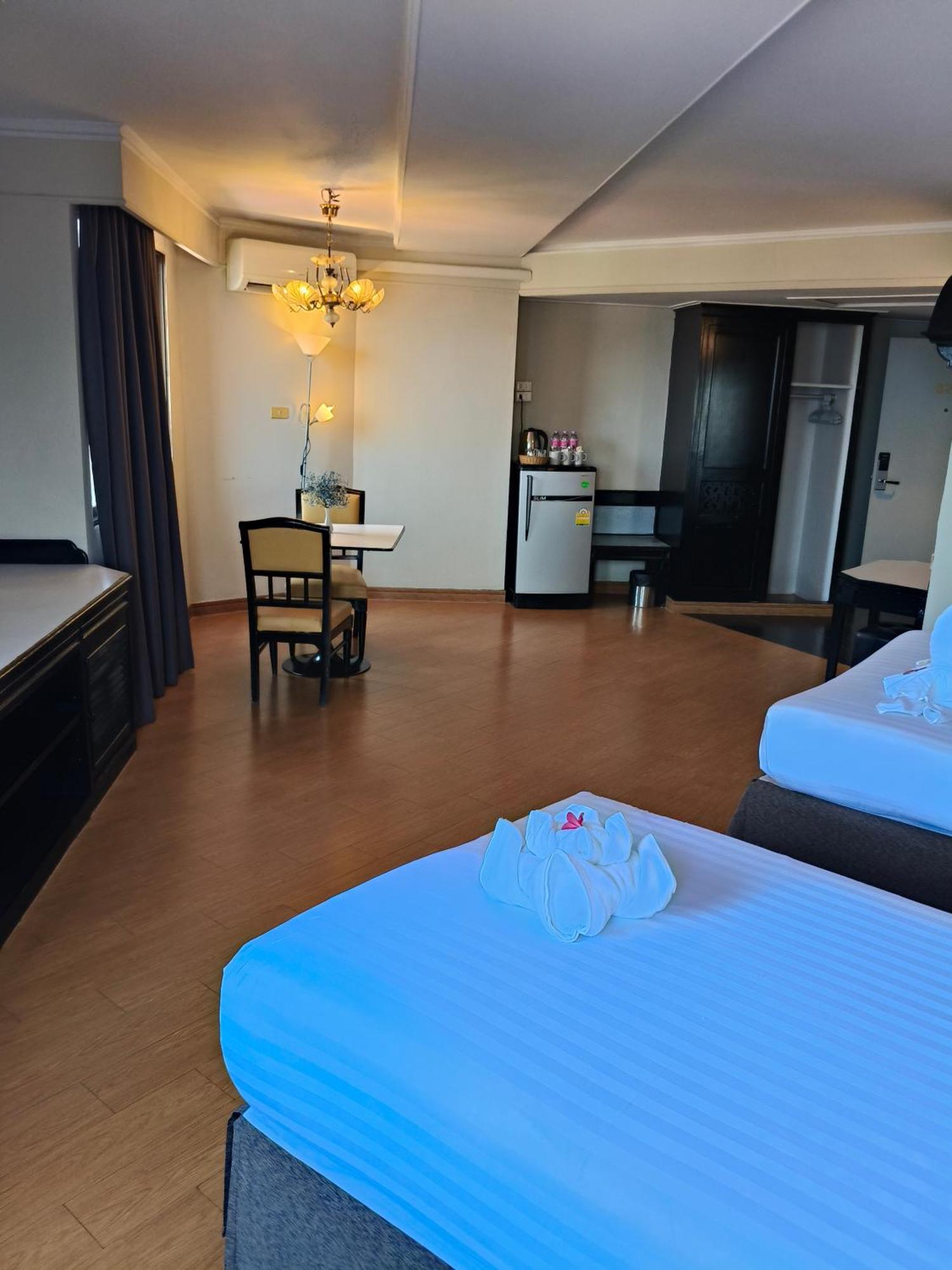 Hotel First Pacific Cirrus Pattaya Zimmer foto