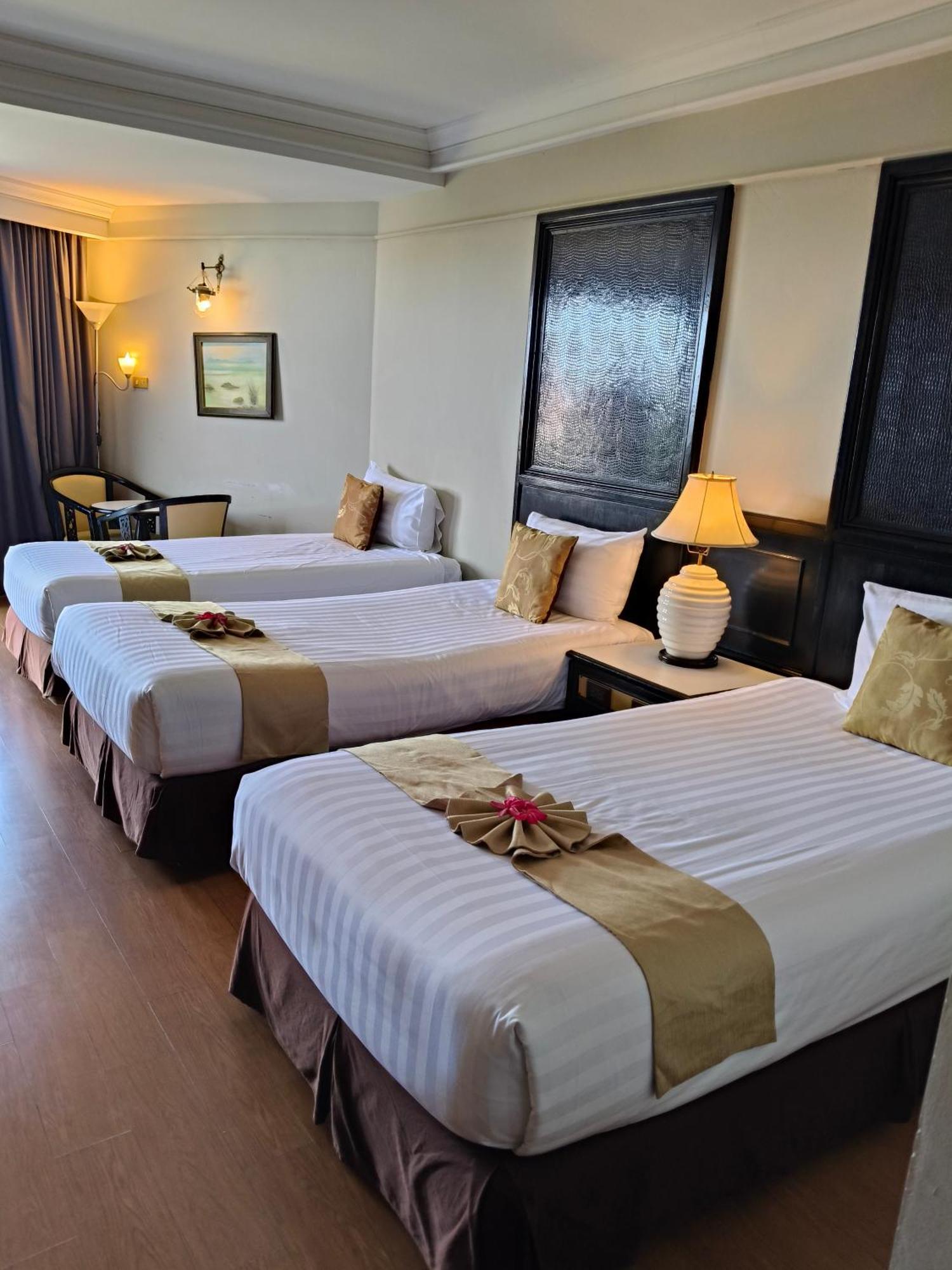 Hotel First Pacific Cirrus Pattaya Exterior foto