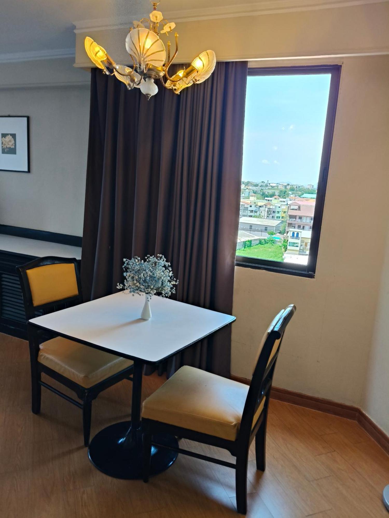 Hotel First Pacific Cirrus Pattaya Zimmer foto