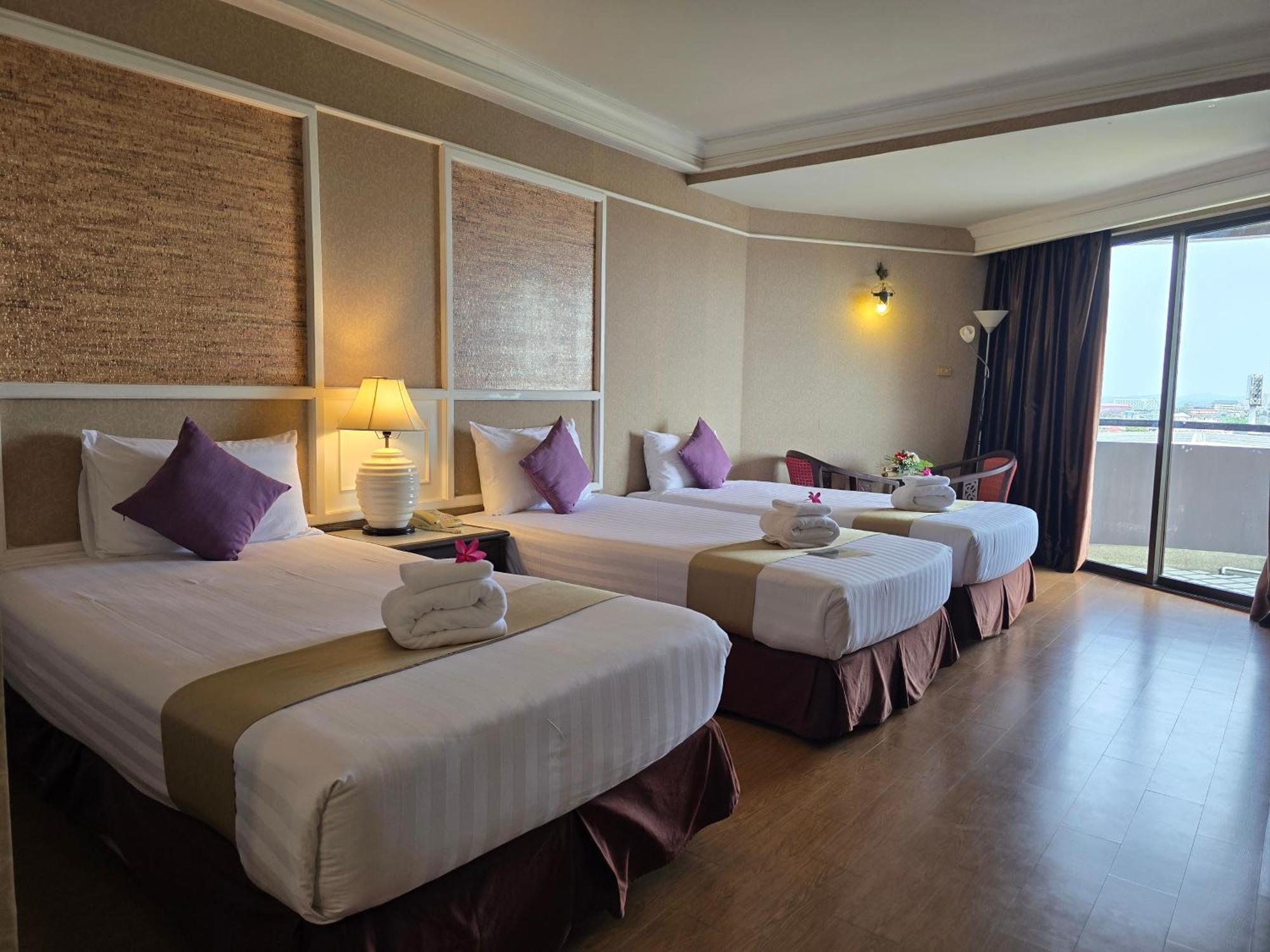 Hotel First Pacific Cirrus Pattaya Exterior foto
